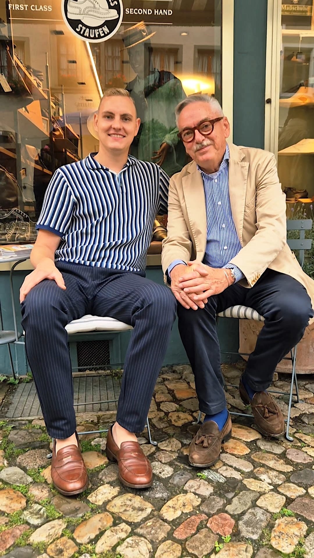 Markus und Bernd vor dem Laden